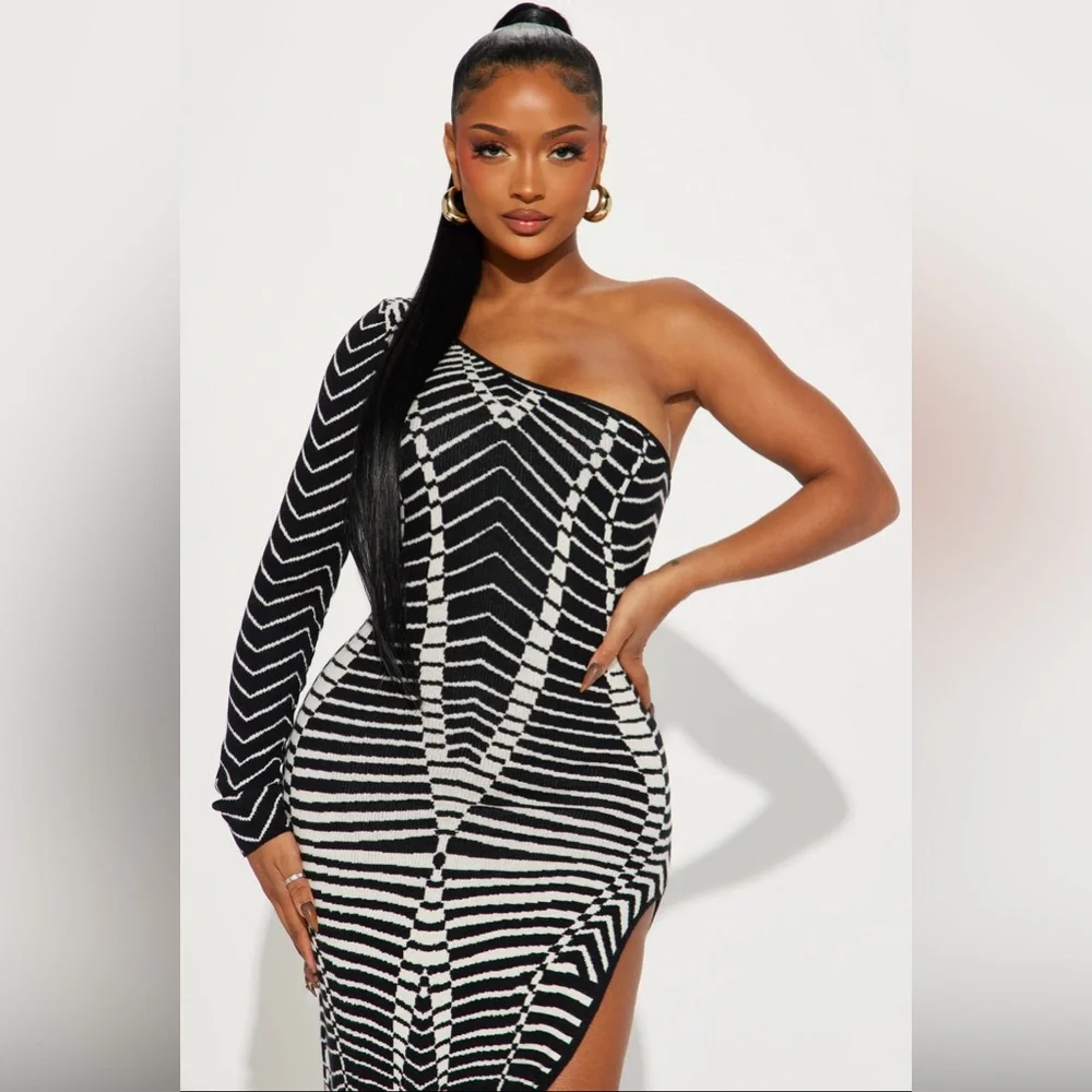 •Angelica Sweater Maxi Dress• - Picture 2 of 6